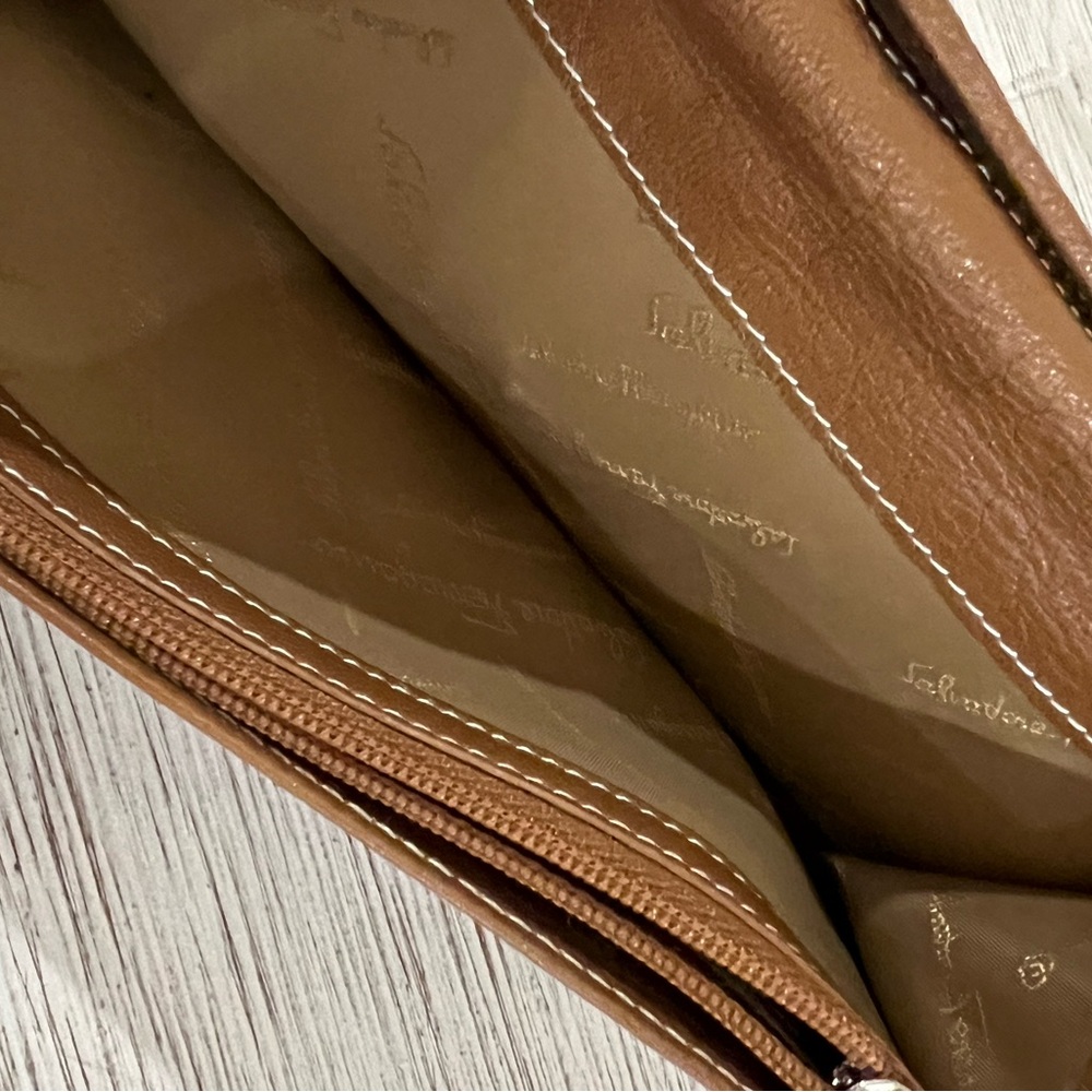 Salvatore Ferragamo Cream and Purple Wallet - Picture 7 of 12